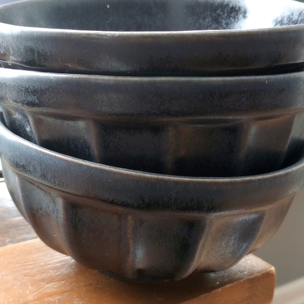 Pottery barn bowls set 3